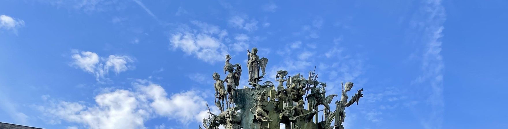 Die Figuren des Fastnachtsbrunnens am Schillerplatz in Mainz