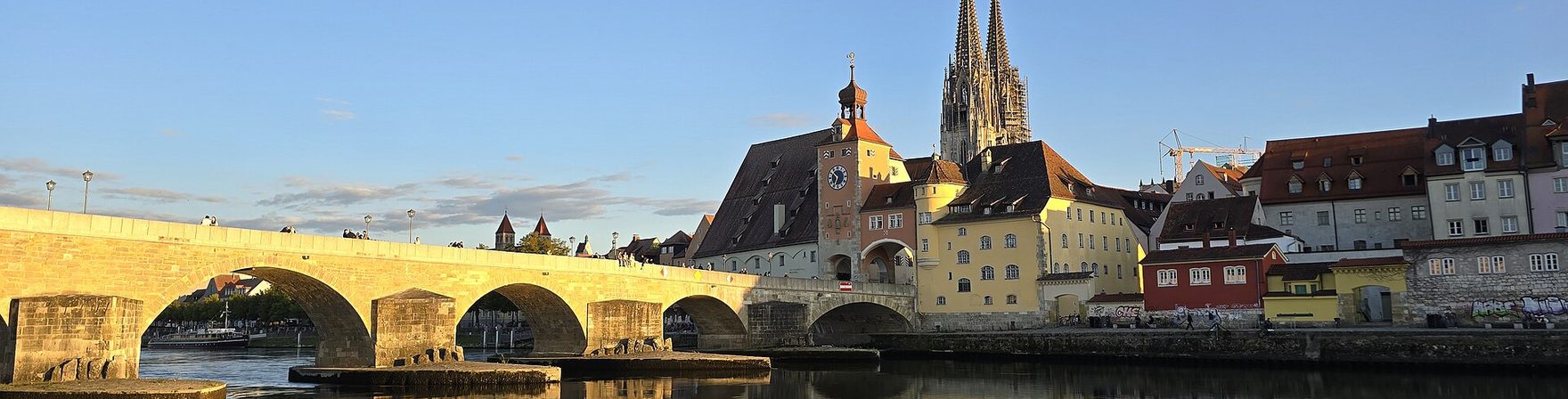 Der Dom und die Steinerne Brücke in Regensburg