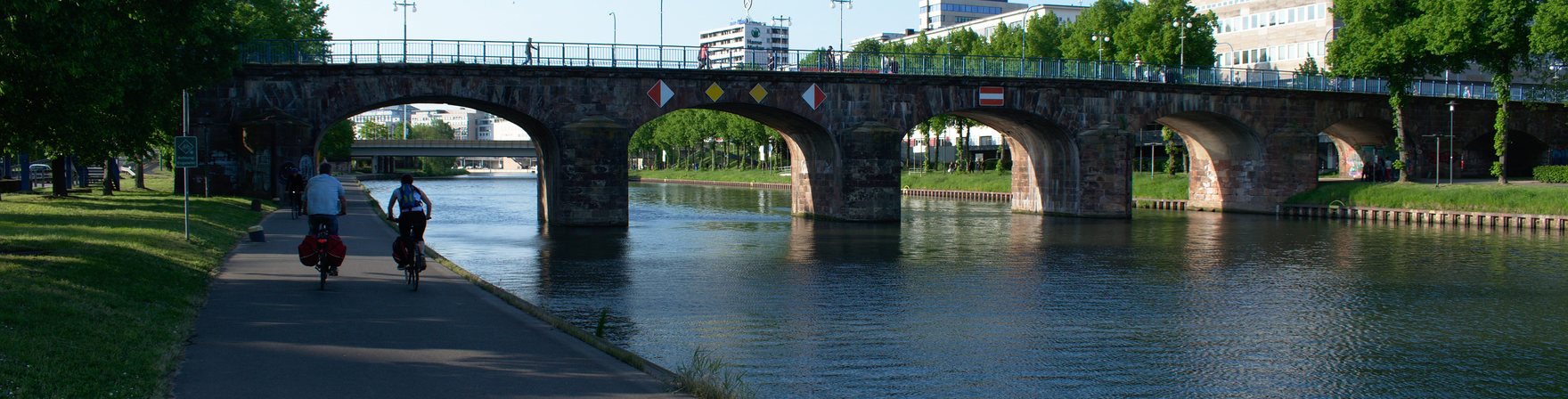 Die Alte Brücke über die Saar in Saarbrücken