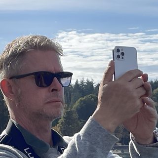 Fabian fotografiert mit dem Handy